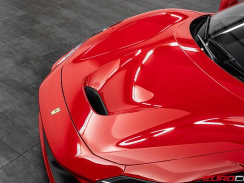 Used 2021 Ferrari F8 Tributo RWD image 11