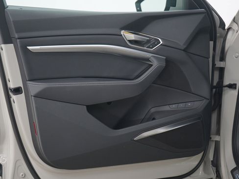 Used 2021 Audi e-tron Premium Plus w/ Premium Plus Package image 20