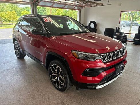 Certified 2025 Jeep Compass Limited w/ Elite Group AWD/4WD image 1