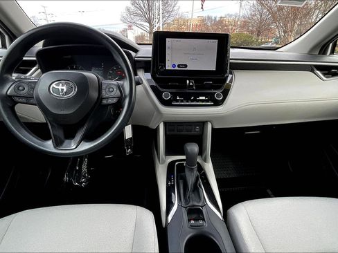 Used 2024 Toyota Corolla Cross L image 13