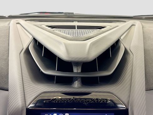 Used 2025 Lamborghini Revuelto Coupe image 18