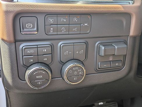 New 2026 Chevrolet Suburban High Country AWD/4WD image 14