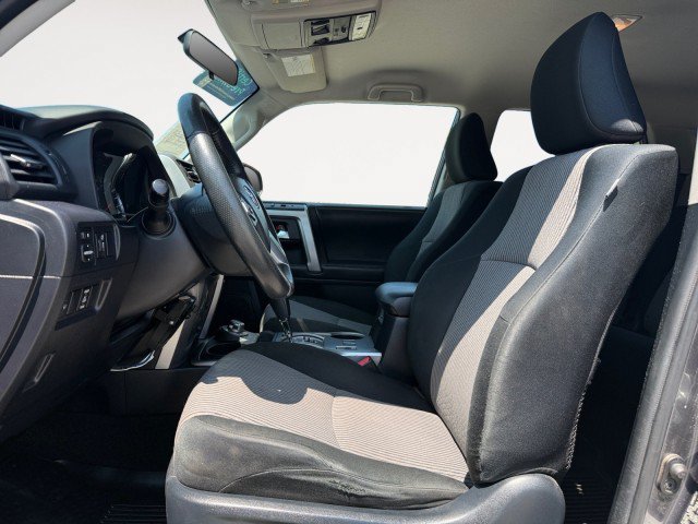 Used 2018 Toyota 4Runner SR5 AWD/4WD image 2