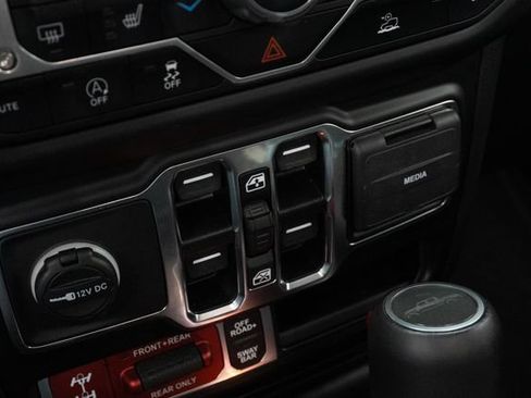 Used 2022 Jeep Gladiator Rubicon w/ Cold Weather Group AWD/4WD image 12