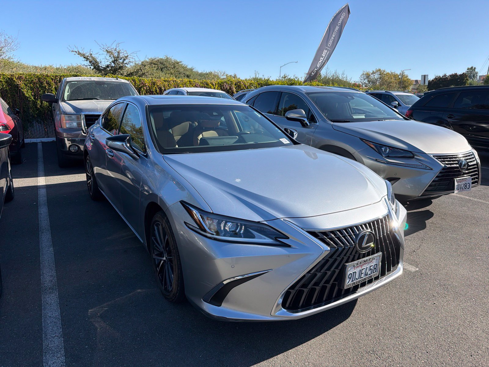 Used 2023 Lexus ES 300h w/ Premium Package FWD image 2