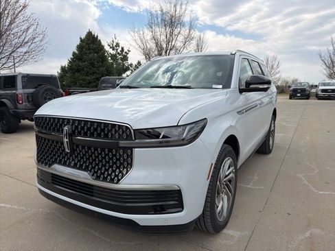 New 2026 Lincoln Navigator Reserve AWD/4WD image 9