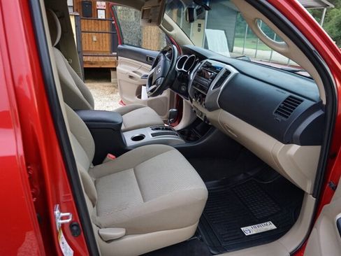Used 2012 Toyota Tacoma PreRunner image 31