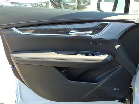New 2025 Cadillac XT6 Sport w/ Technology Package image 11