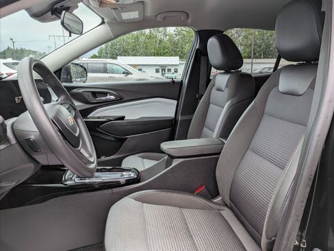 Used 2024 Chevrolet Trax LT FWD image 11