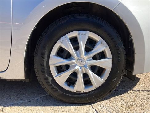 Used 2014 Toyota Corolla L image 9