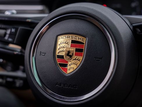 Certified 2023 Porsche Macan image 28