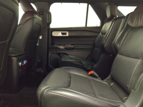 Used 2020 Ford Explorer Platinum w/ Premium Technology Package AWD/4WD image 18