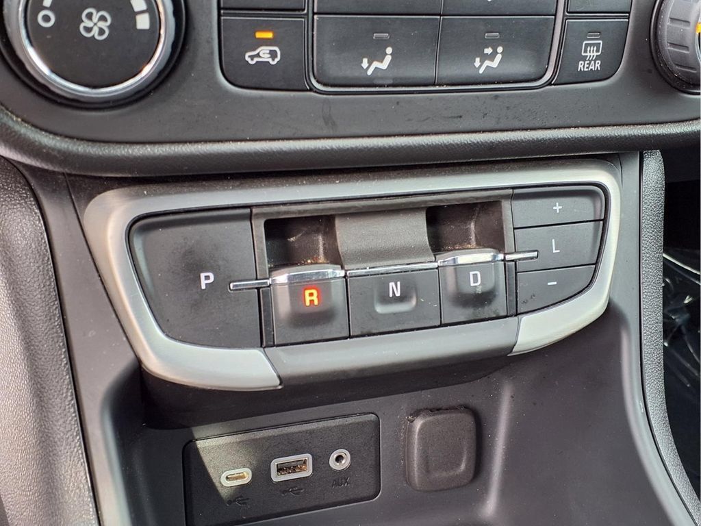 Used 2024 GMC Terrain SLE FWD image 13