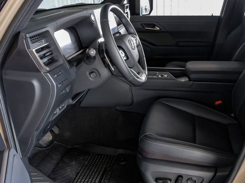 Used 2025 Lexus GX 550 image 14