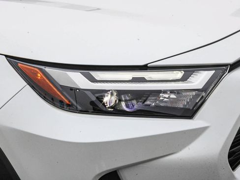 Used 2023 Toyota RAV4 XLE Premium FWD image 4