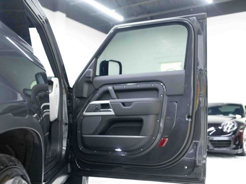 Used 2023 Land Rover Defender 90 SE AWD/4WD image 44