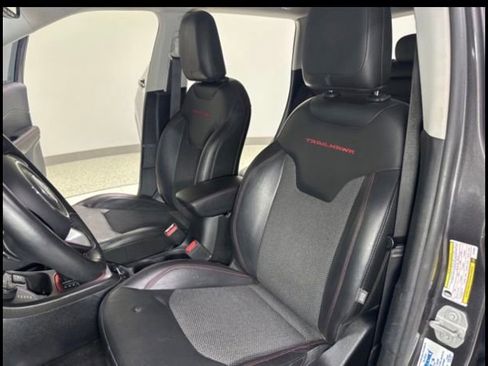 Used 2018 Jeep Compass Trailhawk w/ Navigation Group AWD/4WD image 14