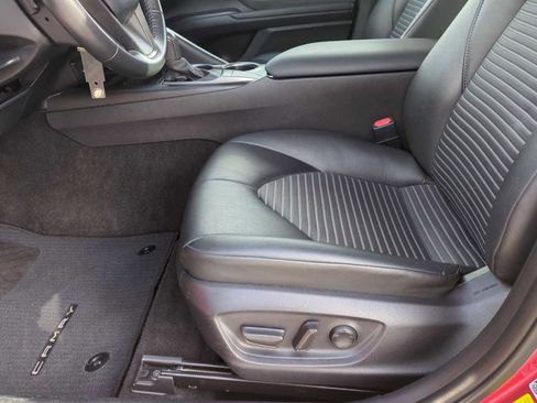 Used 2024 Toyota Camry SE image 17