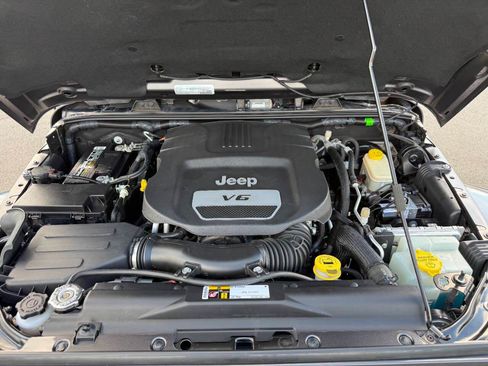 Used 2016 Jeep Wrangler Unlimited Sahara w/ Dual Top Group image 31