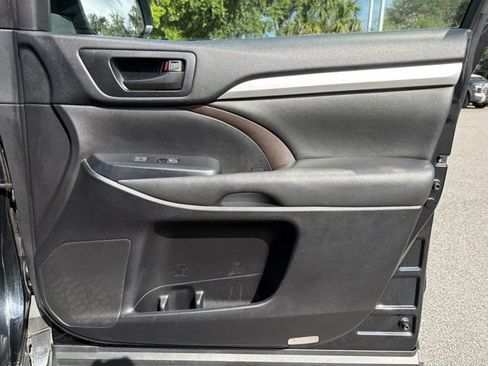 Certified 2017 Toyota Highlander LE FWD image 14