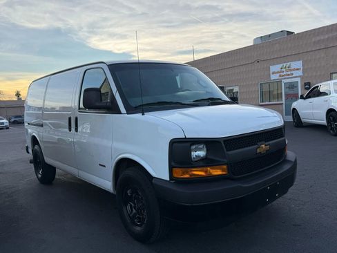 Used 2017 Chevrolet Express 2500 image 3