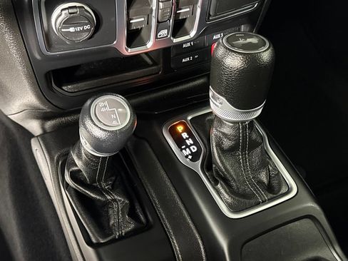 Used 2024 Jeep Wrangler Unlimited Sport AWD/4WD image 19