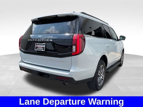Used 2025 Ford Expedition Active AWD/4WD image 5