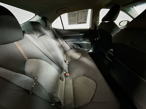 Used 2018 Toyota Camry LE FWD image 24
