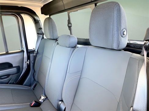 Used 2025 Jeep Gladiator Nighthawk image 17