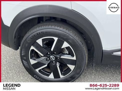 Certified 2025 Nissan Kicks SV AWD/4WD image 9