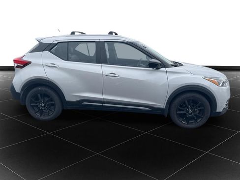 Used 2020 Nissan Kicks SR w/ SR Premium Package FWD image 6