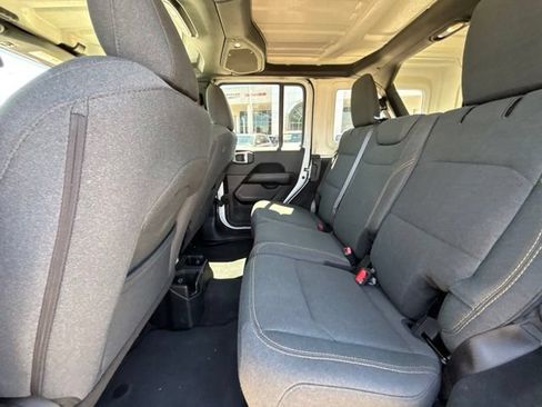 Used 2025 Jeep Wrangler Unlimited Sahara AWD/4WD image 12