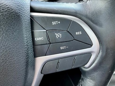 Used 2020 Jeep Grand Cherokee Limited w/ Luxury Group II image 22