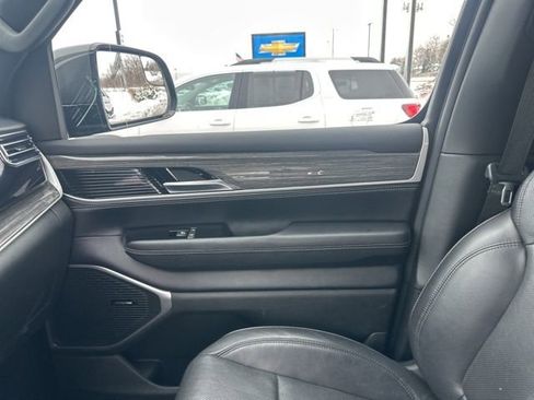 Used 2022 Jeep Wagoneer Series III w/ Flexible Seating Group image 25