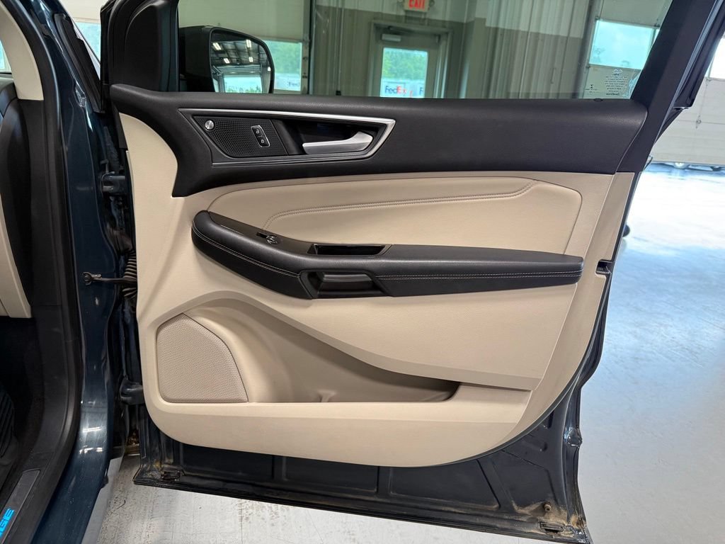 Used 2019 Ford Edge Titanium w/ Equipment Group 301A AWD/4WD image 35