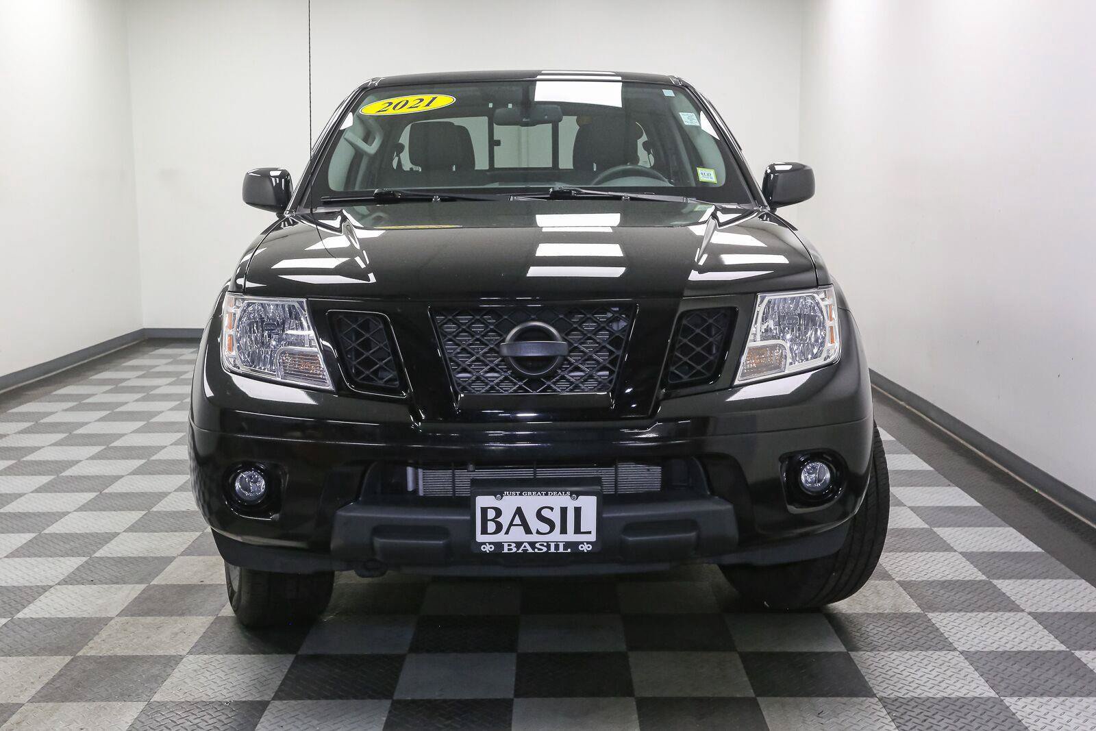 Used 2021 Nissan Frontier SV w/ Midnight Edition Floor Mats AWD/4WD image 3