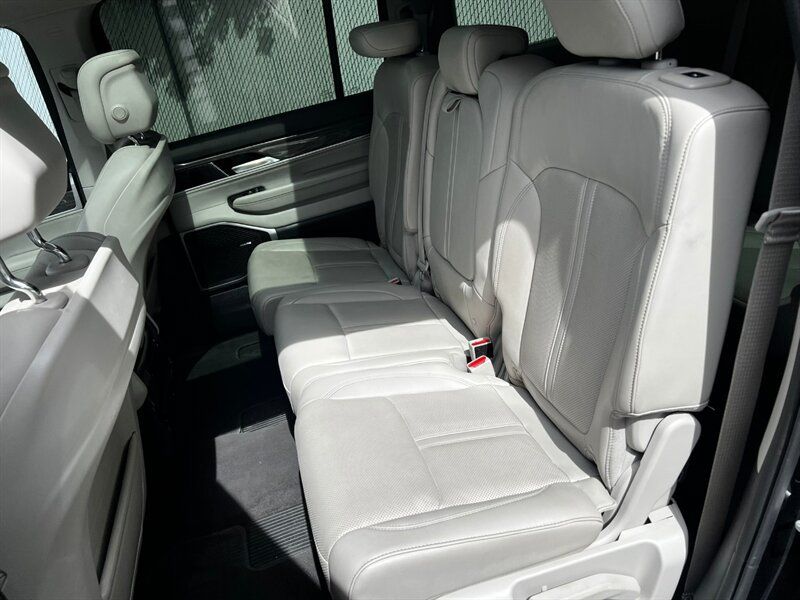 Used 2022 Jeep Wagoneer Series II w/ Premium Group I AWD/4WD image 22
