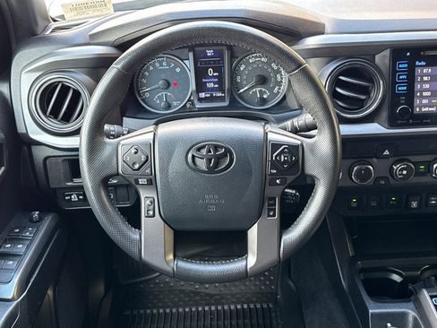 Used 2019 Toyota Tacoma TRD Off-Road w/ Technology Package AWD/4WD image 15