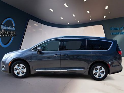 Used 2017 Chrysler Pacifica Touring-L Plus image 7