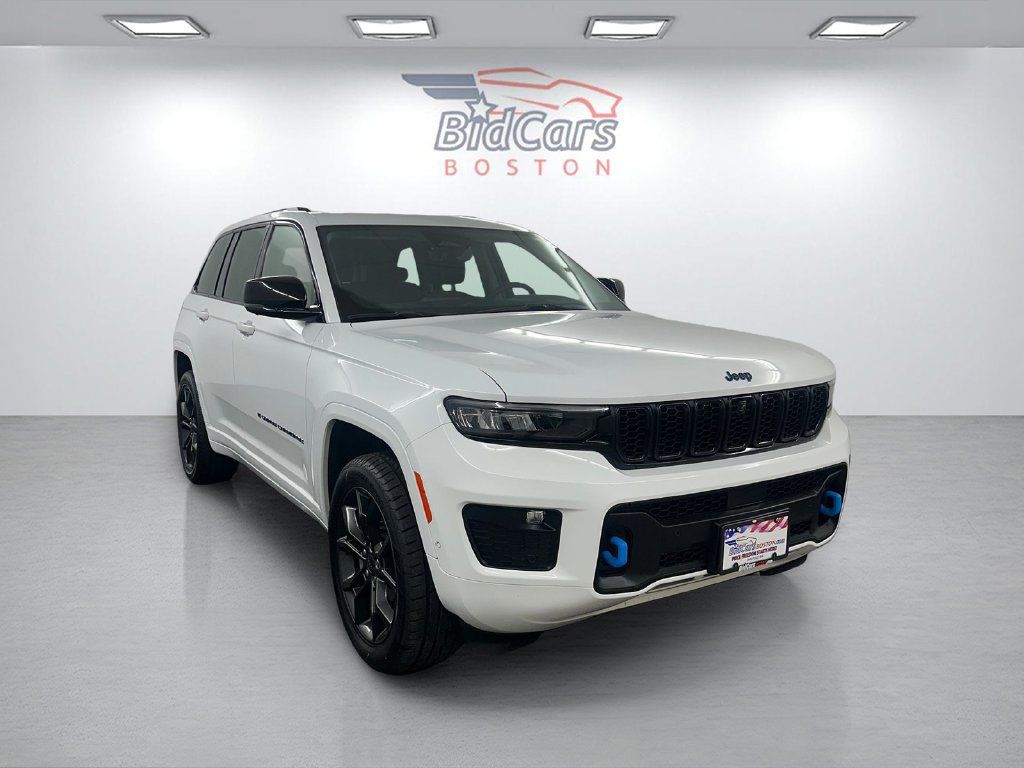 Used 2023 Jeep Grand Cherokee 30th Anniversary AWD/4WD image 3