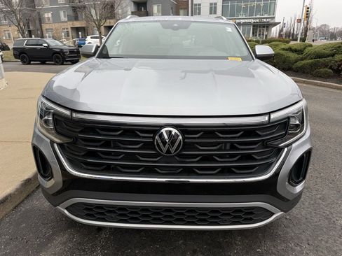 Used 2024 Volkswagen Atlas Cross Sport SE w/ Panoramic Sunroof Package image 3