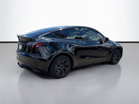 Used 2025 Tesla Model Y Long Range RWD image 7