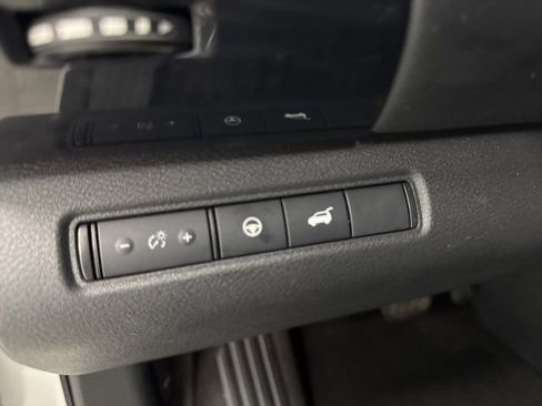 Used 2025 Nissan Pathfinder SV FWD image 11