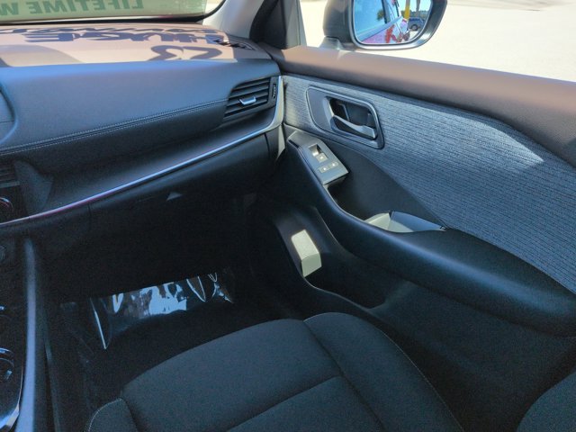 Used 2023 Nissan Rogue S FWD image 18