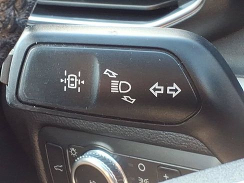 Used 2022 Ford Explorer XLT w/ Equipment Group 202A AWD/4WD image 26