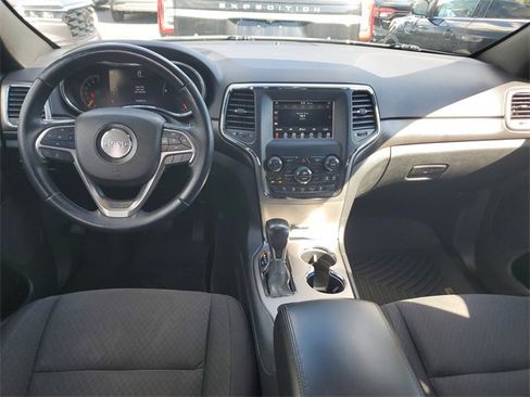 Used 2018 Jeep Grand Cherokee Laredo image 12