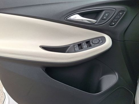Used 2021 Buick Encore GX Essence w/ Sport Touring Package FWD image 12