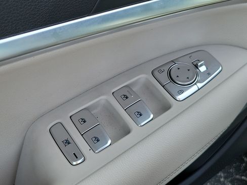 Used 2025 Genesis G70 2.5T RWD image 16