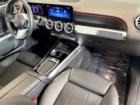Certified 2025 Mercedes-Benz GLB 250 image 28