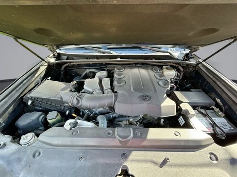 Used 2015 Toyota 4Runner SR5 RWD image 32